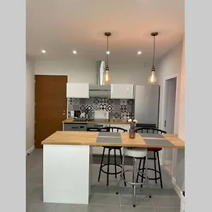 https://appartements-tres-spacieux-et-totalement-renovee.fr-provencehotel.com
